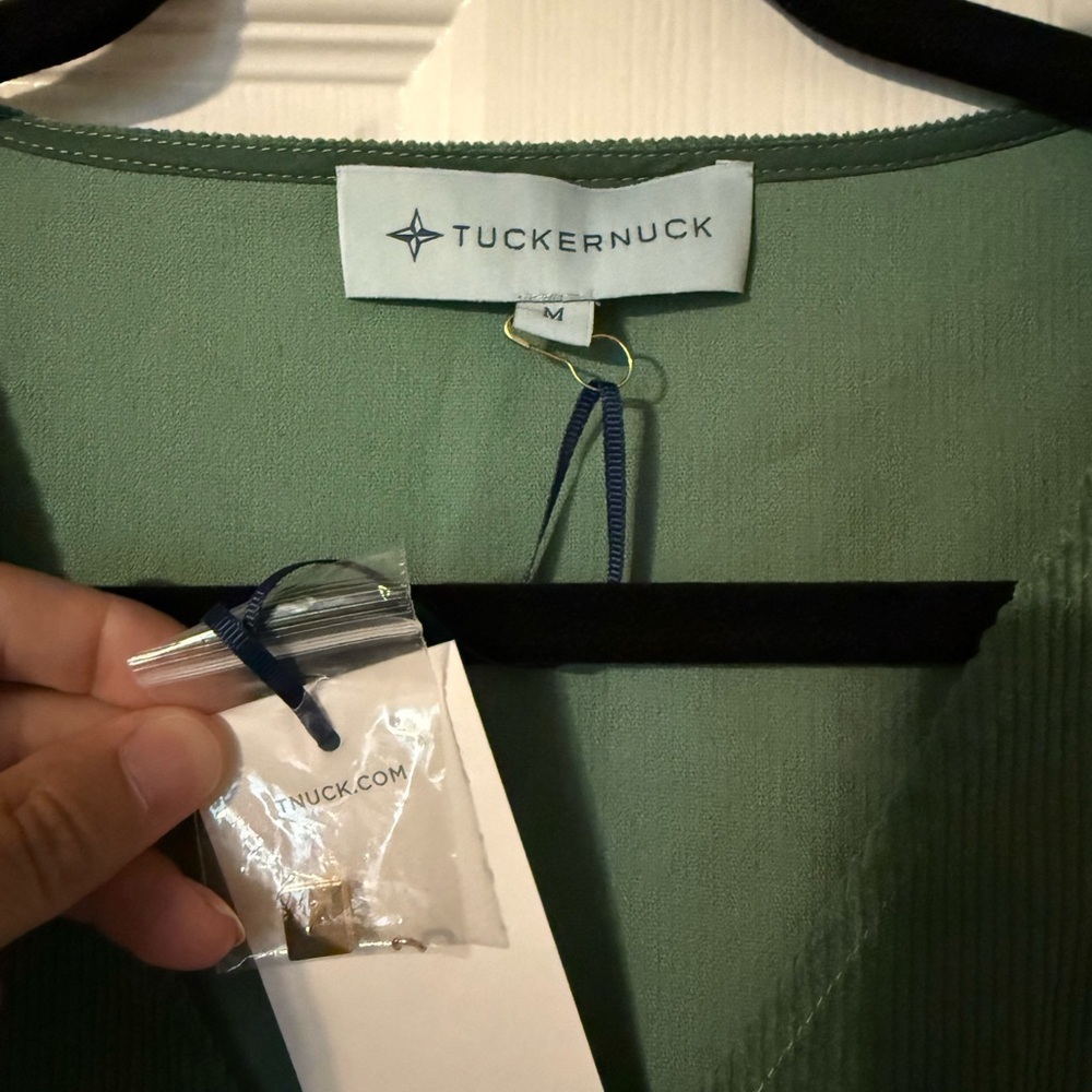 NWT Tuckernuck Green Corduroy V Neck Top
Size Medium - Picture 6 of 9